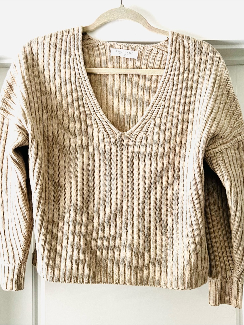Like NEW Everlane Beige Ribbed V-Neck Wool Sweater